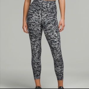 Lulu leggings size 10 NWOT